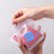 Cargar imagen en el visor de la galería, Porta Mascarilla- Resistente Material, Fácil Sistema de Plegado (PERSONALIZABLE)
